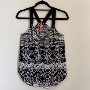 Eight Sixty New Mexico Tank in Black & White